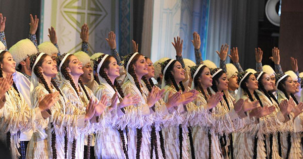 „Gubadag“ Folklor Toparynyň Çykyşlary Demirgazyk Welaýatyň Aýdym-Saz Sungatyny we Däplerini Beýan Edýär