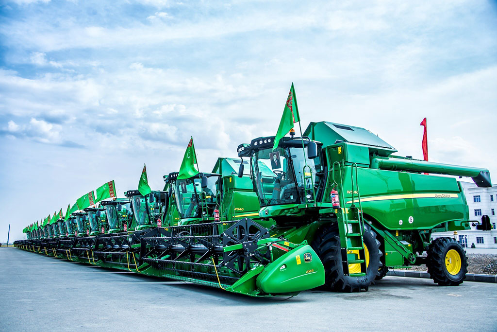 John Deere Kombaýnlarynyň Iň Täze Nusgalary Türkmen Ekerançylarynyň Ygtyýaryna Gelip Gowuşdy